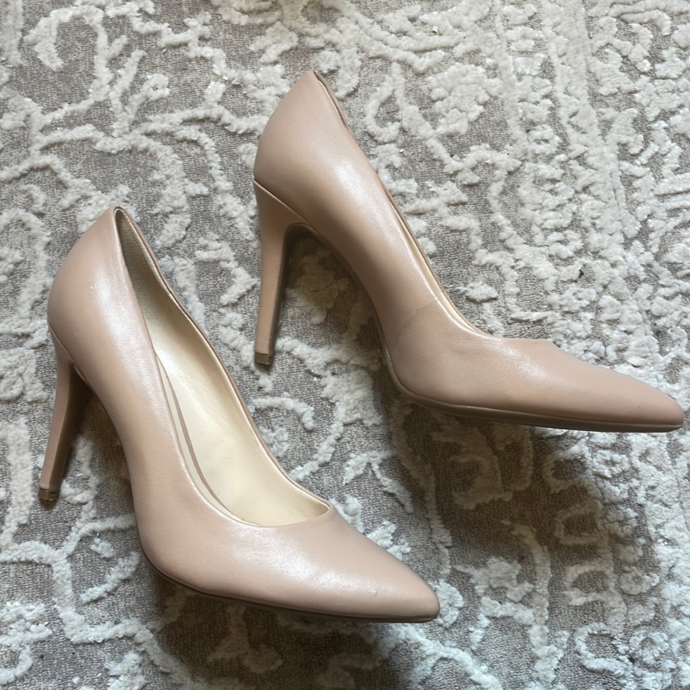 Nine West nude heels pumps